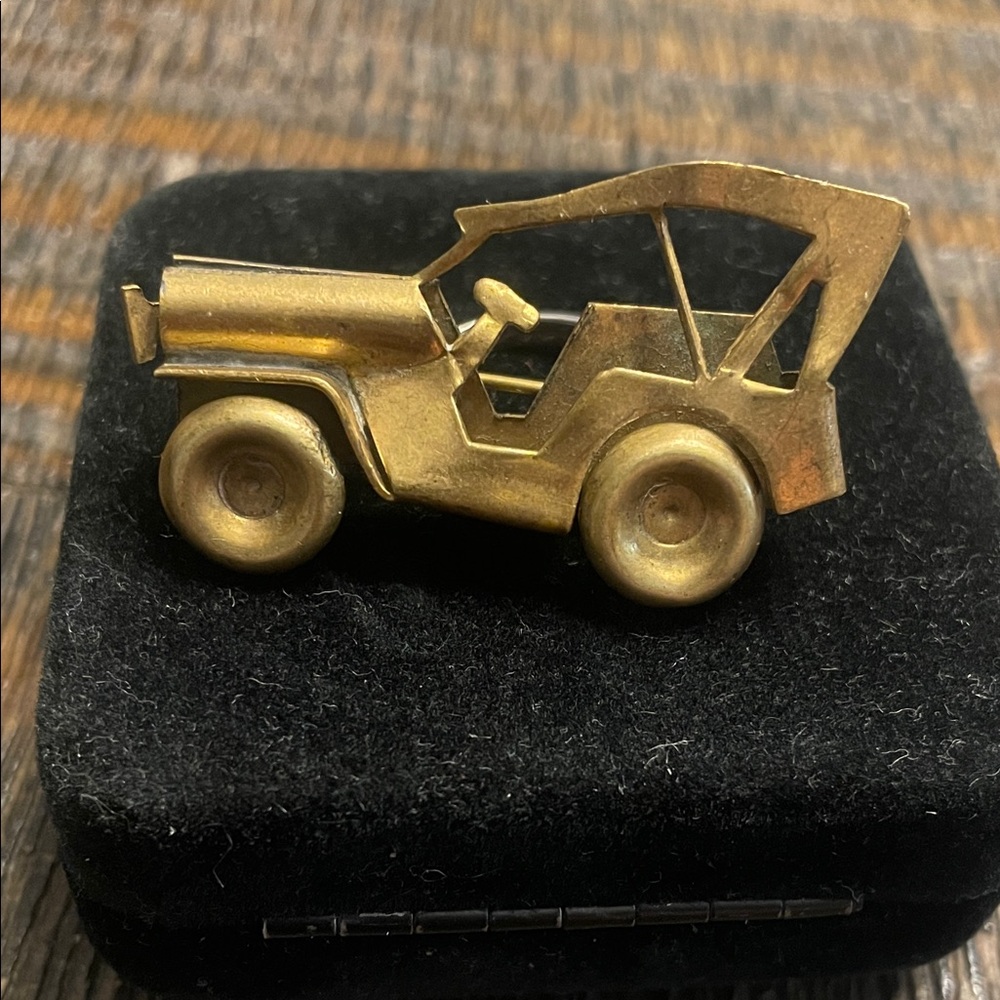 VINTAGE WILLYS JEEP (1950’s) CAR BROOCH PIN